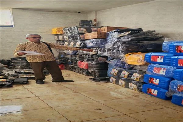 ضبط منشأة غير مرخصة لتقليد زيوت السيارات في قنا
