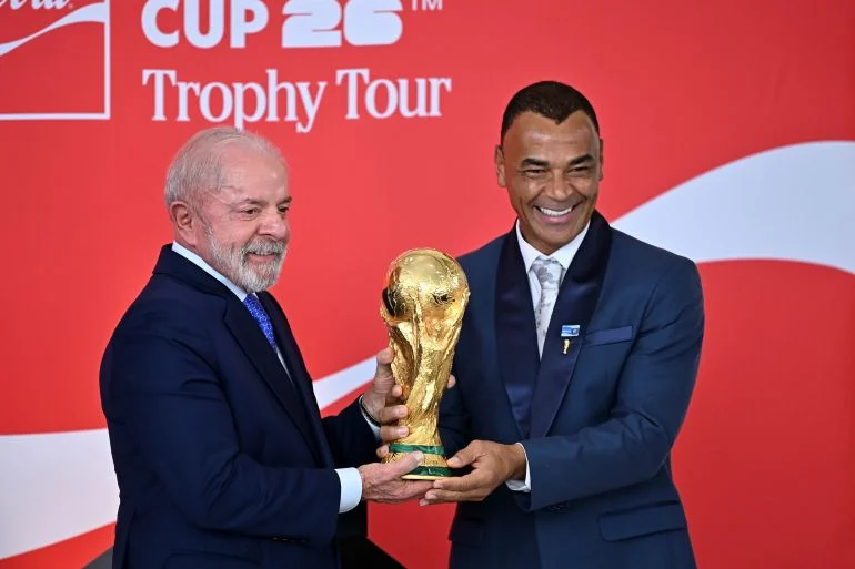 لولا يهاجم لاعبي البرازيل بعد خروج المونديال ويقترح روبوتا بديلا