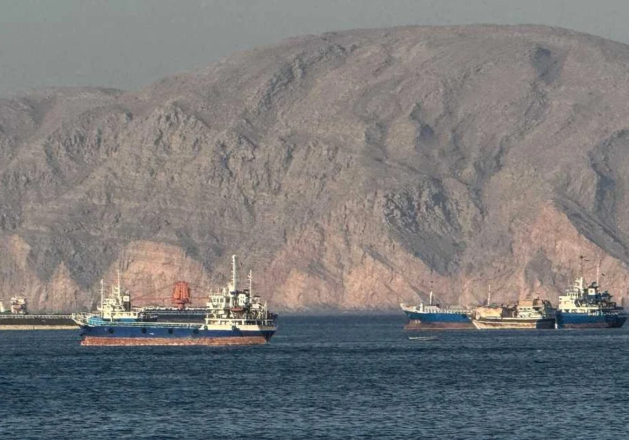 ناقلة نفط تتعرض لمقذوف مجهول قبالة سواحل عمان في مضيق هرمز
