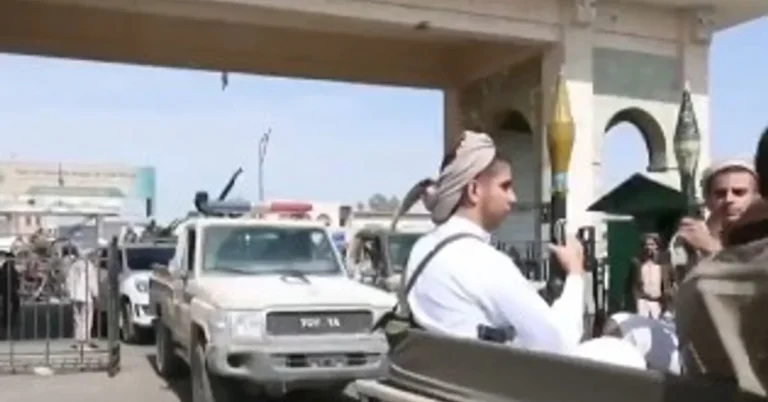 وزير الاعلام اليمني هجمات الحوثي تنفذ وفق اجندة ايرانية لتقويض