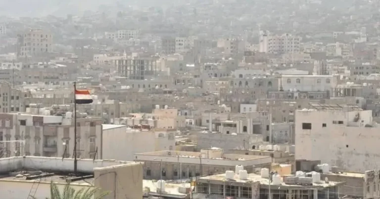 العليمي يربط استمرار الحوثيين في التصعيد بإطالة معاناة اليمنيين