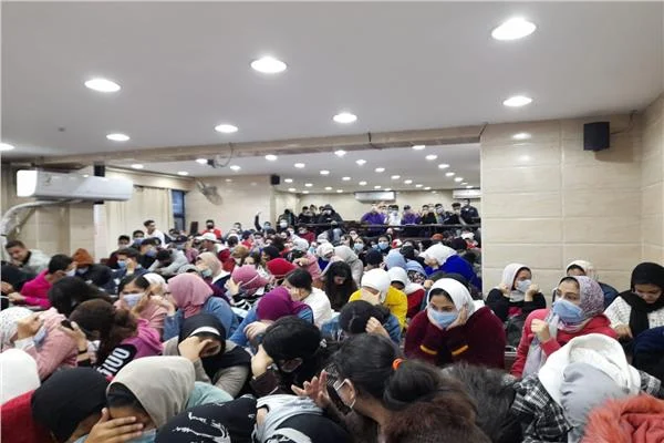 80 مليار جنيه سنويا.. كيف تحولت سناتر الدروس الخصوصية إلى بديل عن المدرسة المصرية
