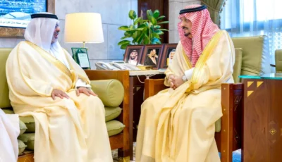 أمير الرياض يستعرض منجزات كرسي الذكاء الاصطناعي بجامعة شقراء