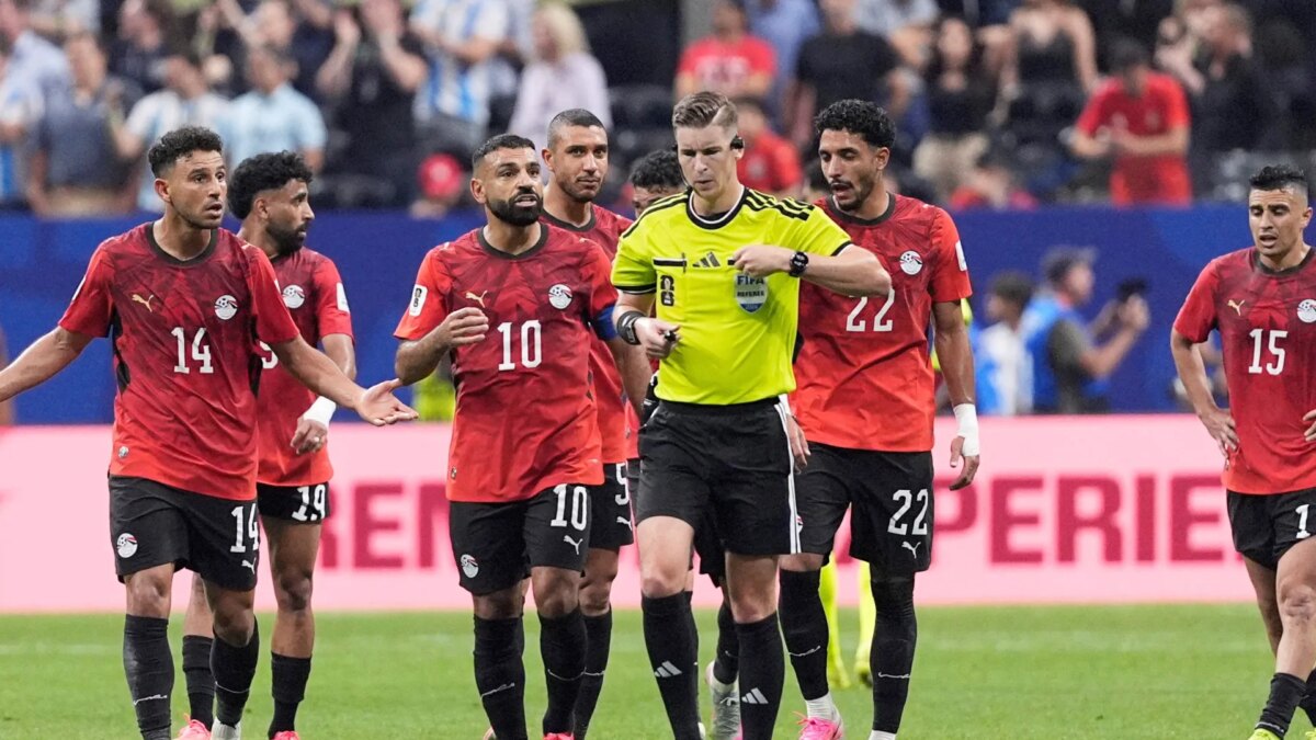 بالفيديو.. هل حرم التحكيم مصر من فوز تاريخي على الأرجنتين وماذا قال أبو تريكة؟ | رياضة