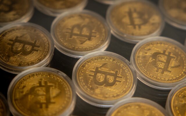 3.8 مليارات دولار تبخرت.. ماذا حدث لعملة ترمب الرقمية؟ | تكنولوجيا