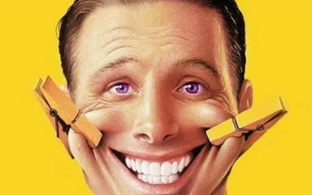 هل تخدع الابتسامة المصطنعة عقلك وتحسن مزاجك بالفعل؟