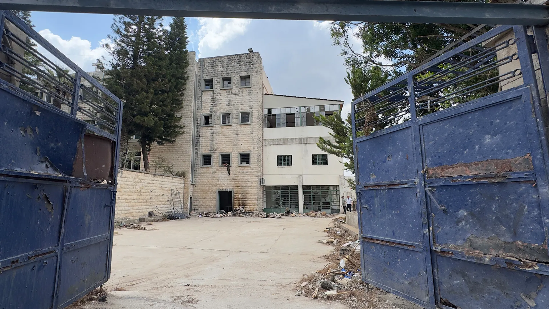 شاهد.. مدارس النبطية تسابق الزمن قبل قرع الجرس في جنوب لبنان | سياسة