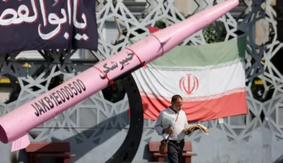 إيران وأمريكا يتبادلان قصفا مكثفا وإغلاق مضيق هرمز مجددا