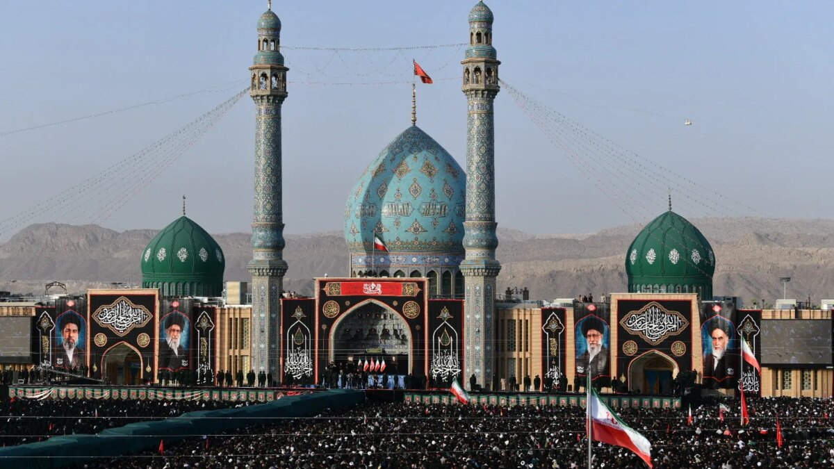 اليوم الخامس من التشييع.. حشود غفيرة تودّع خامنئي في قم | أخبار