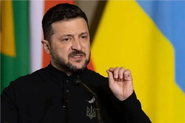 زيلينسكي يهدد باستهداف مصفاة موزير في بيلاروسيا رداً على دعم مينسك لروسيا بالوقود