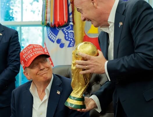 فضيحة جديدة للفيفا بعد تأكيد ترامب تدخله في إلغاء بطاقة حمراء على لاعب أمريكي