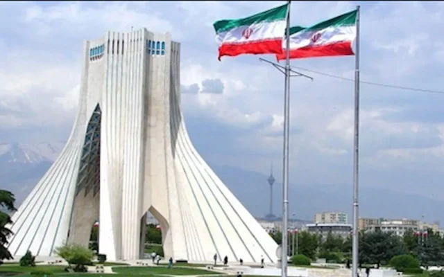 طهران تحمل واشنطن مسؤولية التصعيد وتحذر الدول من المشاركة معها