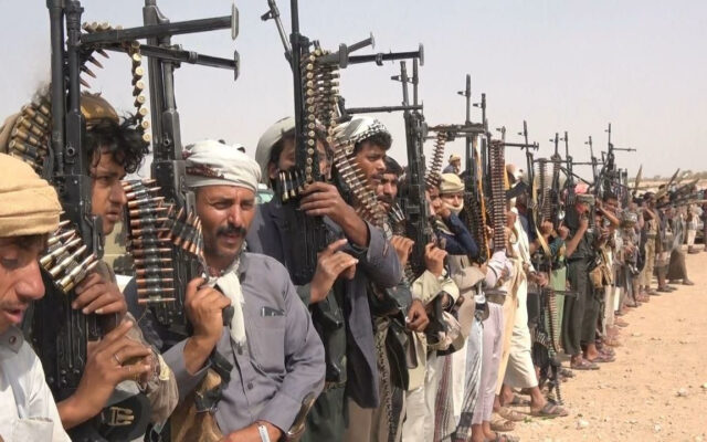 نفير قبلي واسع في عدة محافظات يمنية يعلن الجاهزية العسكرية لإنهاء الحصار والاحتلال السعودي