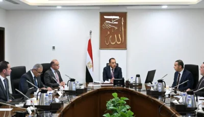 رئيس الوزراء يستعرض مقترحات تطوير أداء البورصة المصرية