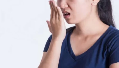 أسباب رائحة الفم الكريهة