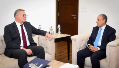 وزير الخارجية يؤكد أهمية تعزيز التعاون مع الشركاء بمجال الطاقة