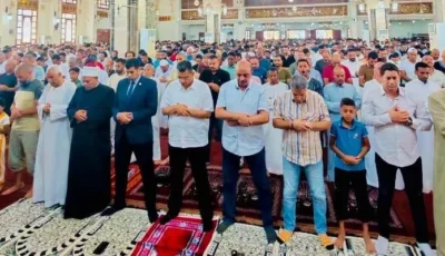 محافظ البحر الأحمر ووكيل الأوقاف يؤديان صلاة الجمعة بالغردقة