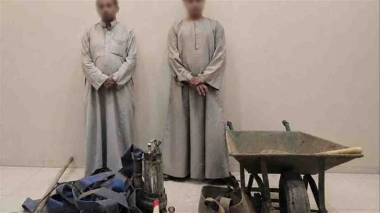 حلم الثراء انتهى خلف القضبان، ضبط المتهمين بالتنقيب عن الآثار داخل عقار بسوهاج