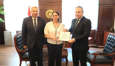 “قنصوة” يكرم الطالبة هيا عمرو لمشاركتها في إسعاف مصابي مول التجمع
