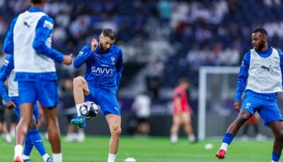“ما فعله تجاه اللاعبين في نهائي كأس الملك السبب” .. كواليس بداية غضب إدارة الهلال من كريم بنزيما