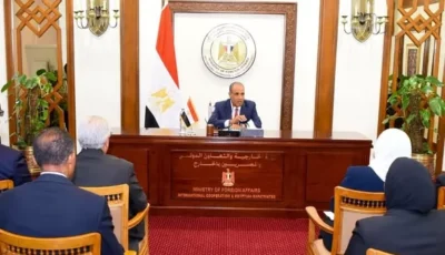 وزير الخارجية يجتمع مع قطاع التعاون الدولي بالوزارة