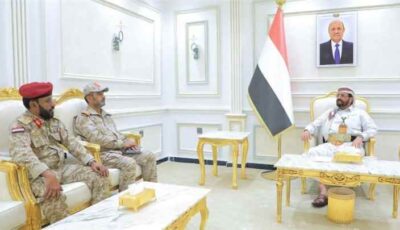 المشهد اليمني – العرادة يلتقي قائد محور الغيضة ويشدد على مكافحة أنشطة التهريب التي تديرها مليشيات الحوثي الإرهابية
