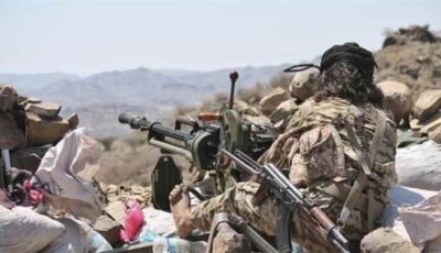 المشهد اليمني – القوات الحكومية : مليشيا الحوثي استهدفت الساحل الغربي بـ36 صاروخا باليستيا و42 مسيرة