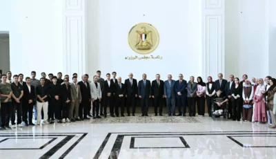رئيس الوزراء يدعو الطلاب لاستشراف احتياجات سوق العمل المتغيرة