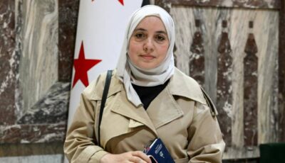 ممثلة وأكاديمية وروائية ومنقّبة في أول برلمان سوري بعد سقوط الأسد