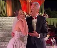 محمود حميدة يتصدر التريند بعد رقصه مع ابنته بحفل زفافها