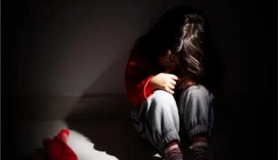 «ندوب لا ترى».. صدمات الطفولة قد تعيد برمجة الدماغ وتترك آثارها لعقود