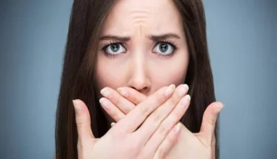 أطعمة تسبب رائحة الفم الكريهة وأخرى تحافظ على انتعاشه