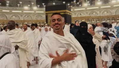 كزبرة يؤدي مناسك العمرة