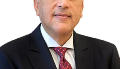 رئيس الوزراء يعود للقاهرة بعد مشاركته في افتتاح سد “جوليوس نيريري”