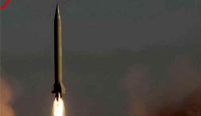 المشهد اليمني – عاجل : مصادر صواريخ سقطت على مقر بالمخا أُطلقت من مناطق جبلية في إب