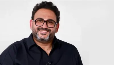 أكرم حسني يحتفل بانتهاء تصوير فيلم “الورشة”