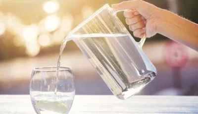 لصحة كليتيك.. الماء يتفوق على المشروبات المنكهة