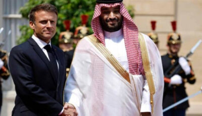ولي العهد وماكرون يبحثان اليوم العلاقات وخفض التوتر بالمنطقة