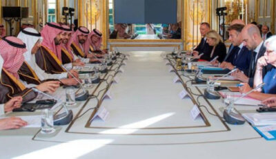 ولي العهد وماكرون يبحثان تطوير العلاقات والمستجدات الدولية