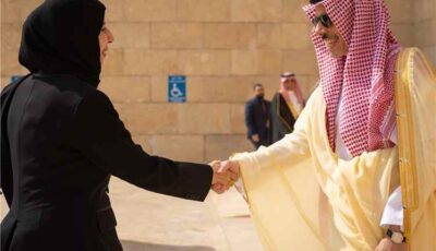 المشهد اليمني – استقبال حافل لوزيرة الخارجية اليمنية في الرياض.. ونظيرها السعودي يتقدم مستقبليها (فيديو)