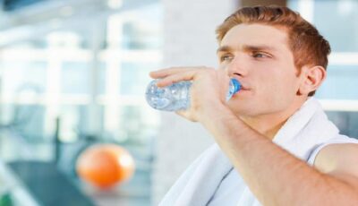 6 أخطاء تفسد ترطيب جسمك دون أن تشعر