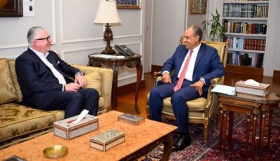 وزير الخارجية يؤكد أهمية تكامل جهود الدولة ومبادرات القطاع الخاص في الترويج للفرص الاستثمارية