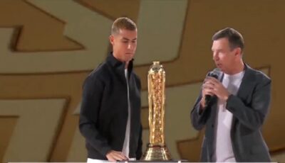 رونالدو يقدم كأس بطولة العالم للرياضات الإلكترونية .. فيديو