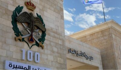 ضبط مركبة تقل طلبة بطريقة خطرة في عمان وحجزها