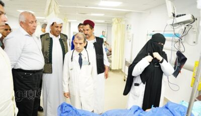 محافظ مطروح يطمئن على السكرتير العام ومرافقيه عقب حادث انقلاب سيارة بالنجيلة