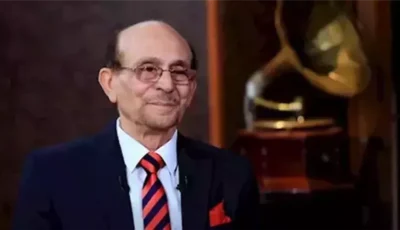 أشرف زكي يطمئن الجمهور على الحالة الصحية للفنان محمد صبحي