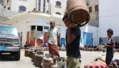المشهد اليمني – أزمة الغاز تتفاقم في عدن.. طوابير طويلة ورسوم إضافية