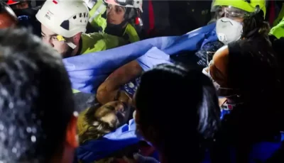انتشال امرأة على قيد الحياة من تحت أنقاض مبنى بعد 30 ساعة من زلزال كولومبيا
