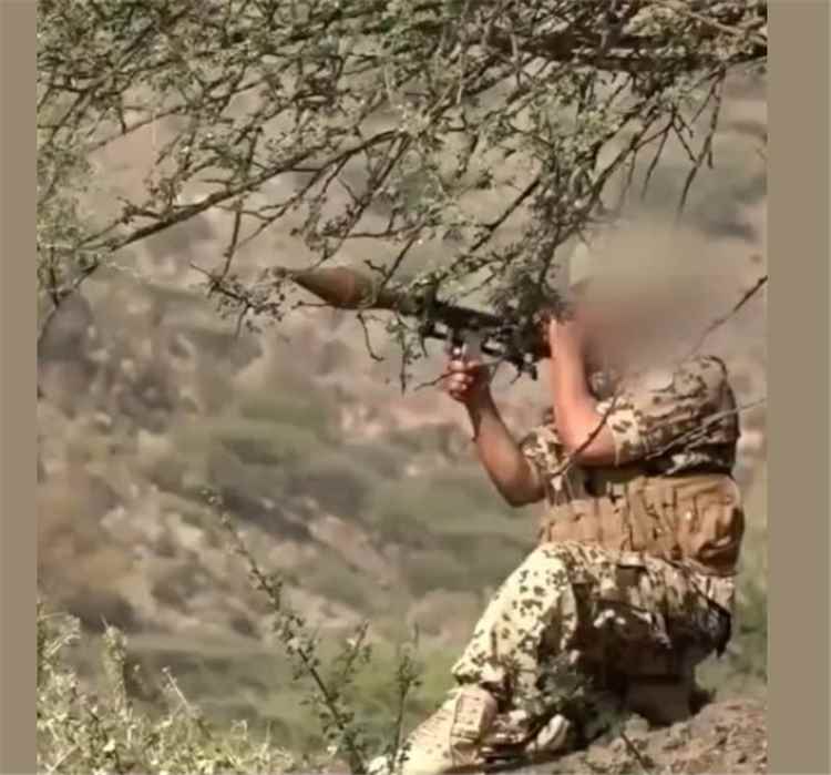 المشهد اليمني – مقتل 3 خبراء بالحرس الثوري الإيراني وإصابة قيادي حوثي بقصف جوي للجيش اليمني