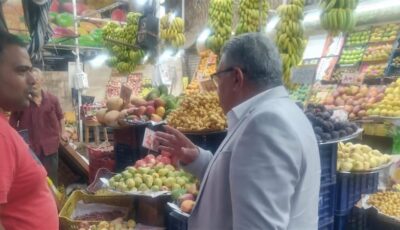 محافظ الدقهلية يتفقد منافذ بيع الخضروات بالمنصورة خلال جولته الليلية